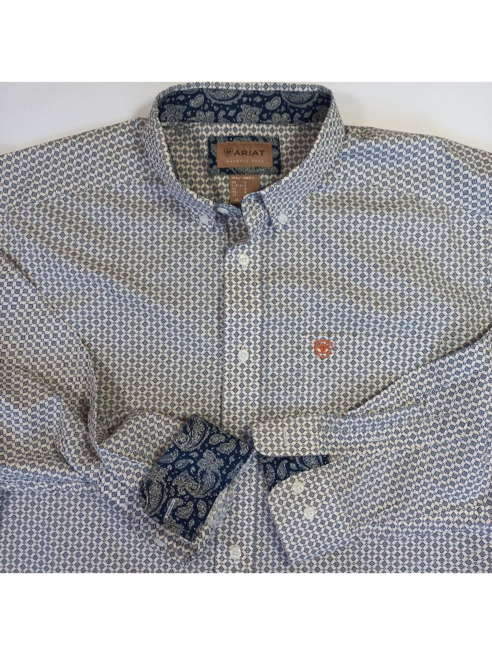 Ariat button down shirt men L large Western Wrinkle free Paisley cuffs & collar